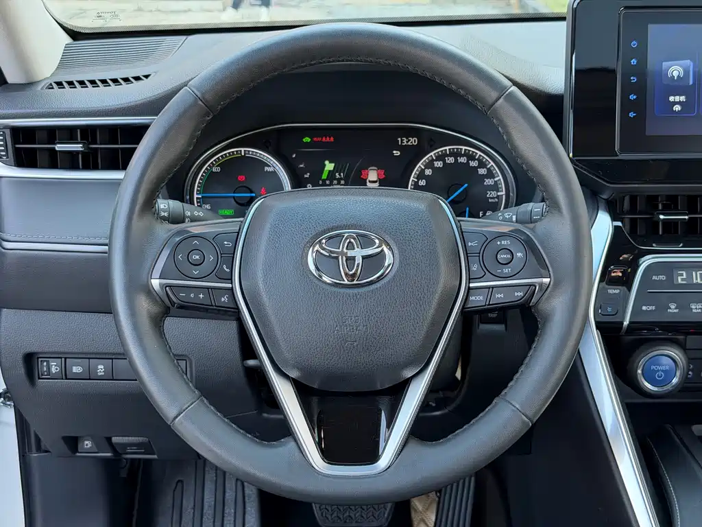 Toyota Venza 2023 — фото 11