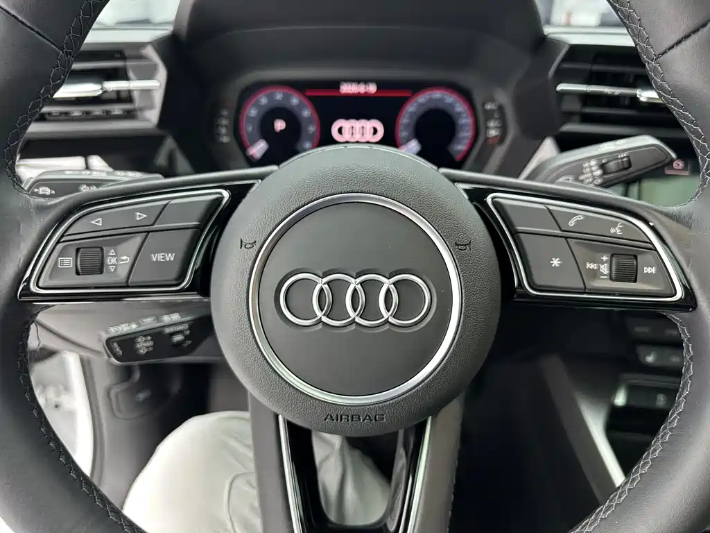 Audi A3 2023 — фото 13