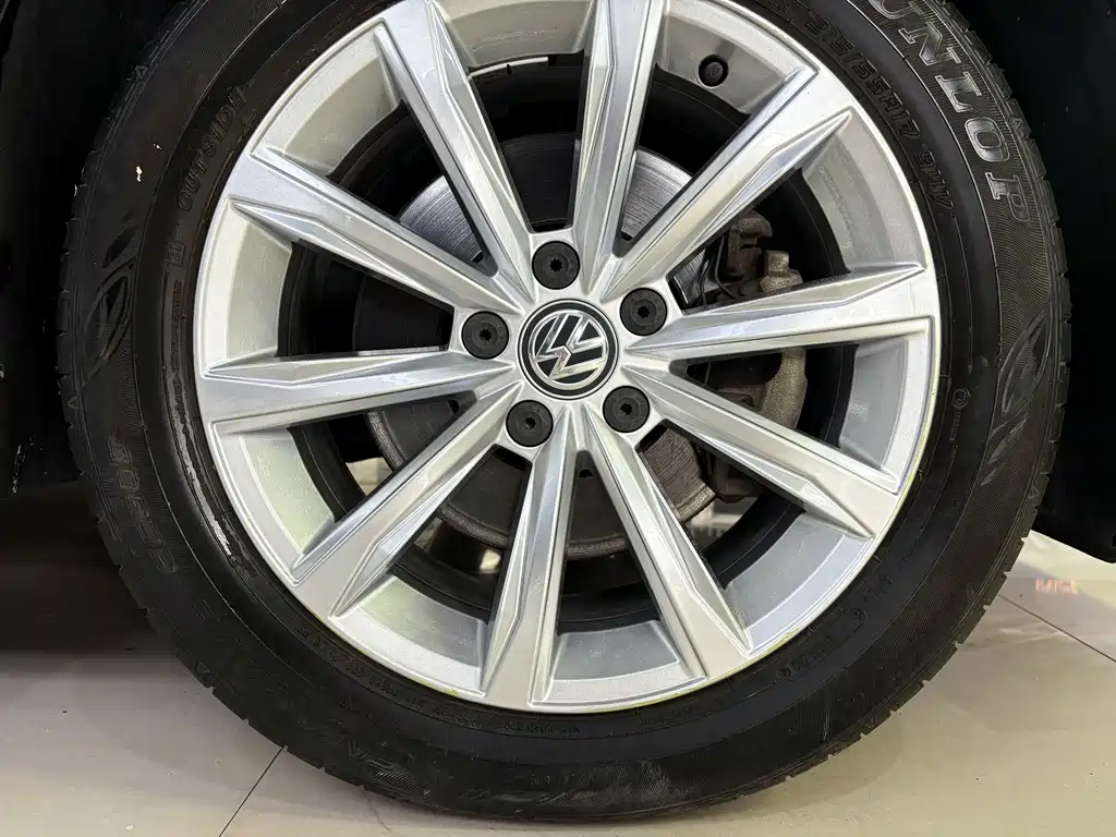 Volkswagen Passat 2018 — фото 15