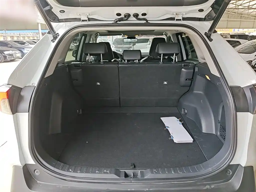 Toyota RAV4 2022 — фото 19