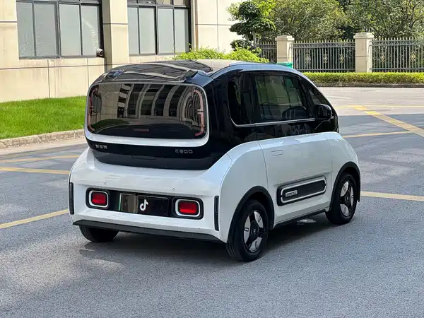 Baojun E300 2021