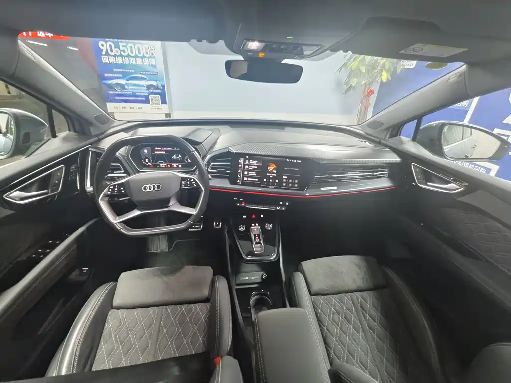 Audi Q4 e-tron 2023 — фото 14