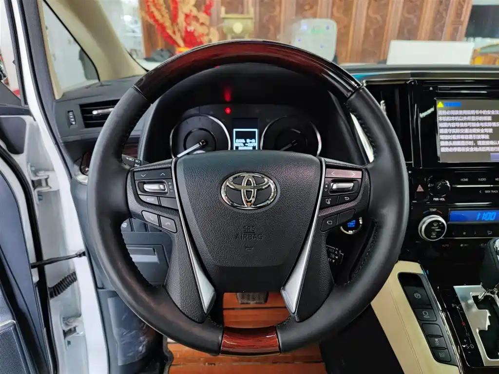 Toyota Alphard 2018 — фото 10