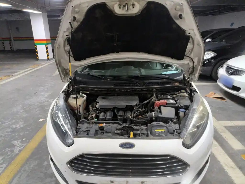 Ford Fiesta 2015 — фото 20