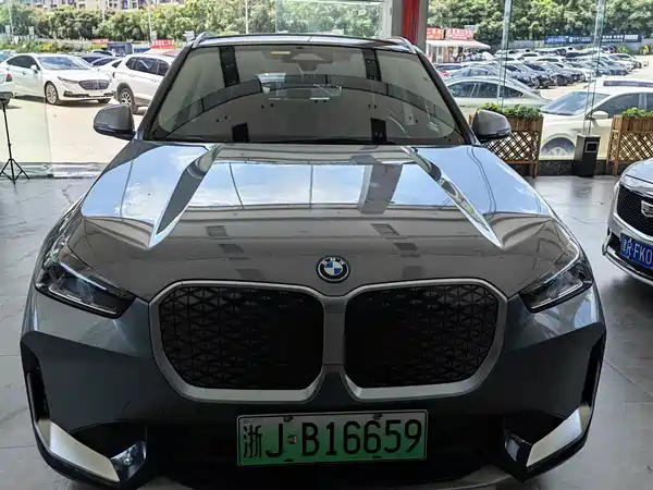 BMW iX1 2024