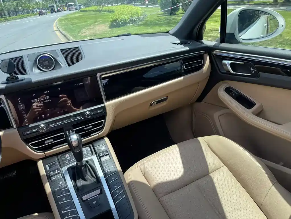 Porsche Macan 2019 — фото 16