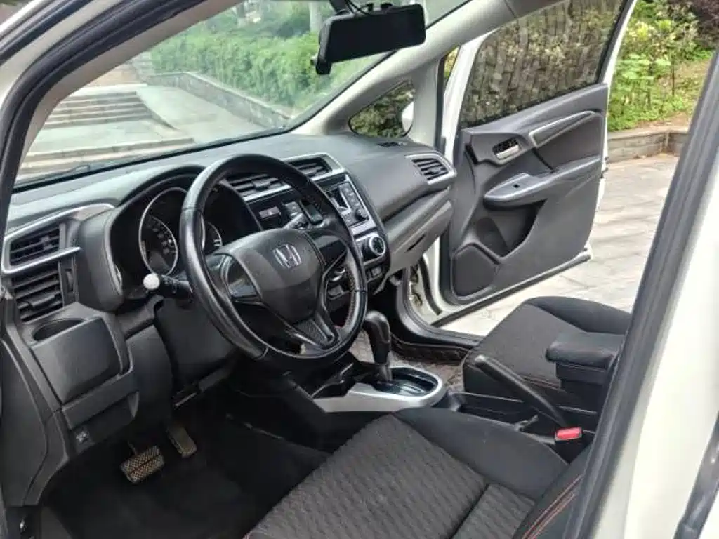 Honda Fit 2018 — фото 8