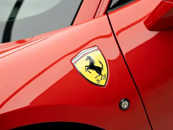 Ferrari F8 2023
