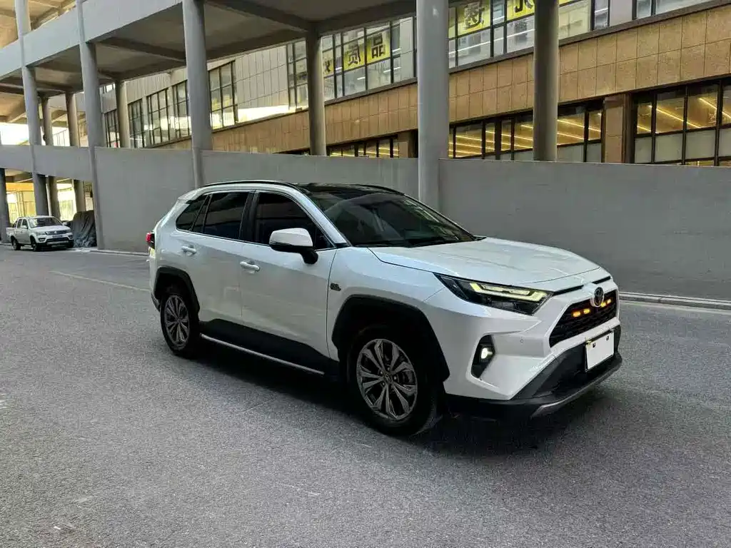 Toyota RAV4 2024 — фото 2