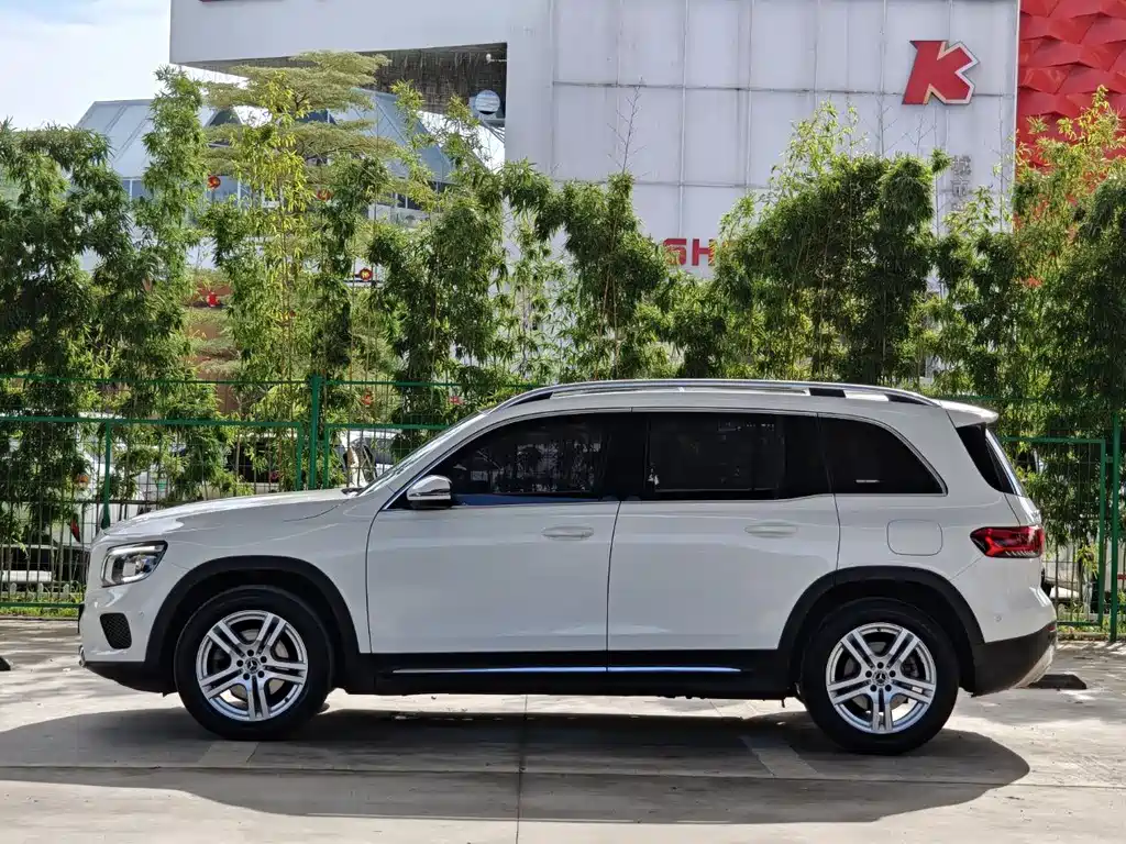 Mercedes-Benz GLB 2023 — фото 3