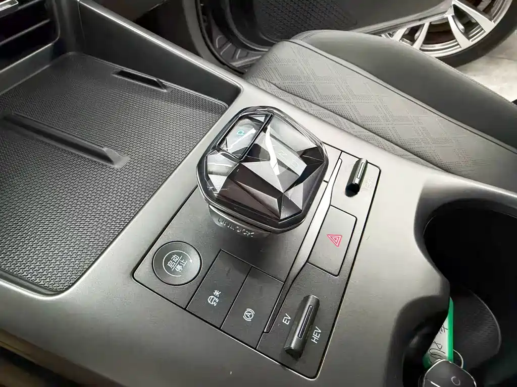 BYD Qin PLUS 2025 — фото 11