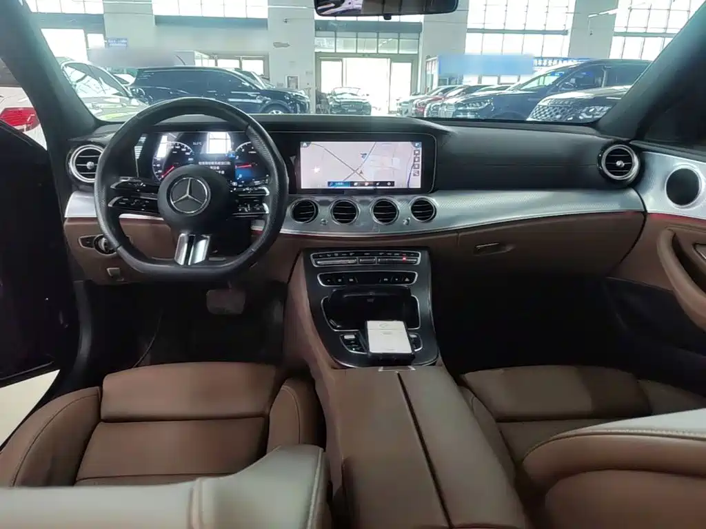 Mercedes-Benz E-Class 2023 — фото 10