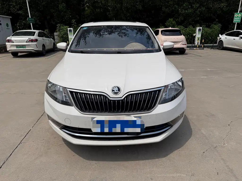 Skoda Rapid 2019 — фото 9