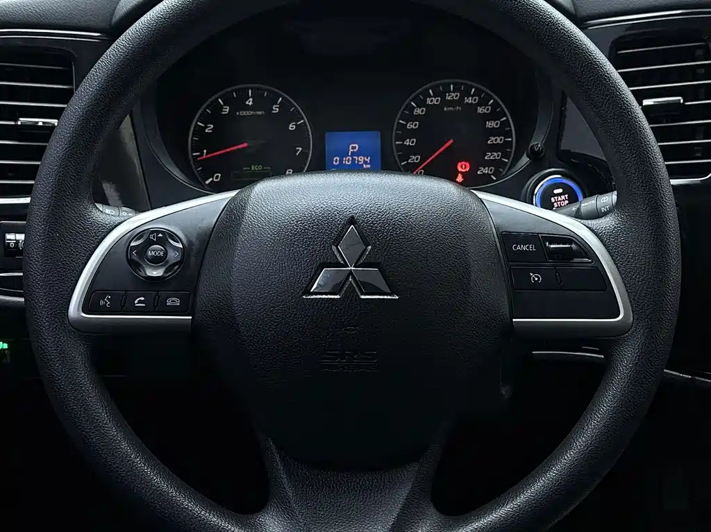 Mitsubishi Outlander 2022 — фото 11