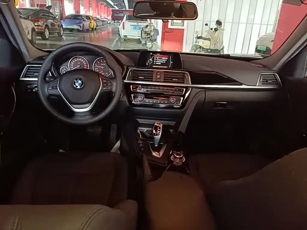 BMW 3 Series 2016 — фото 10