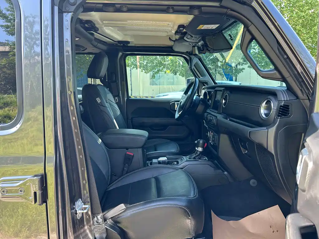 Jeep Wrangler 2021 — фото 10