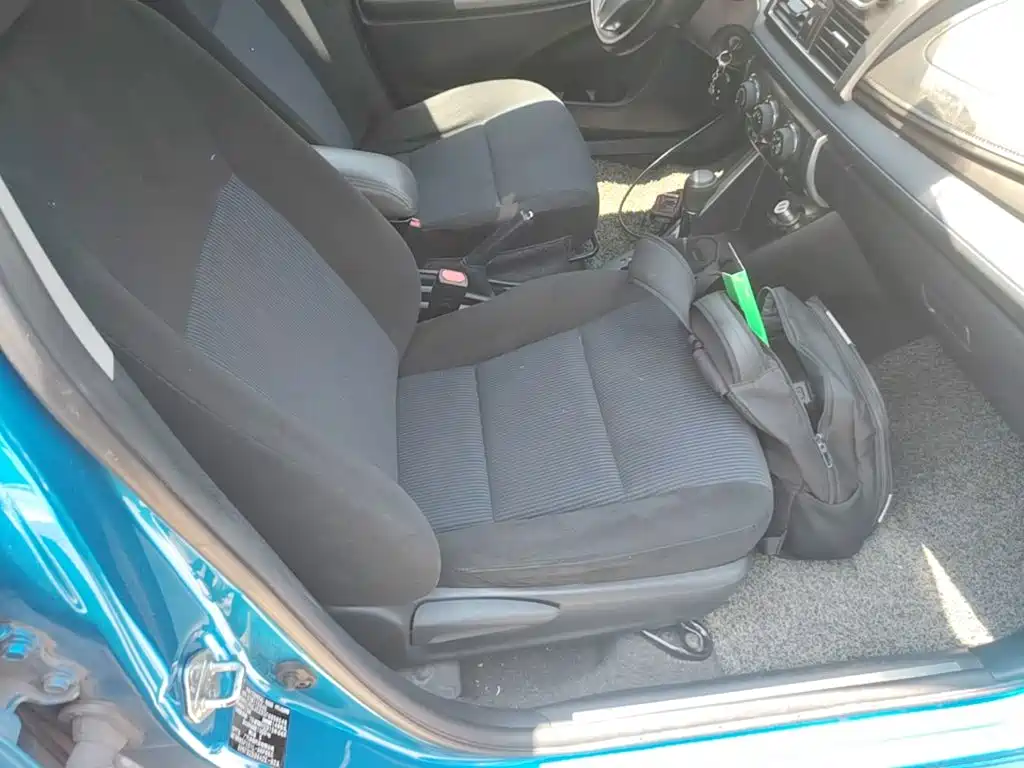 Toyota Yaris L 2015 — фото 20