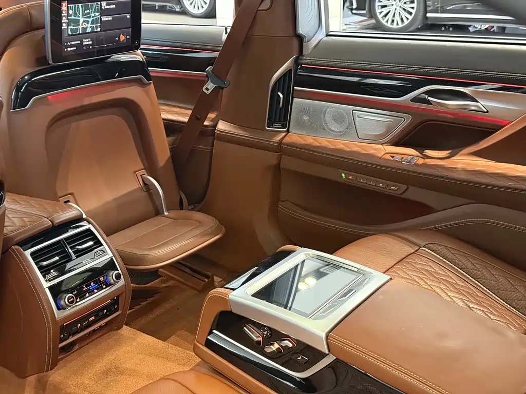 BMW 7 Series 2019 — фото 11