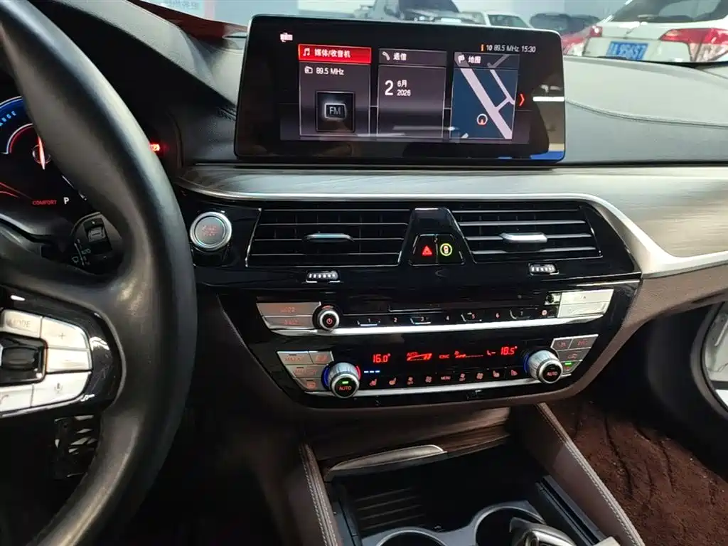 BMW 5 Series New Energy 2018 — фото 13