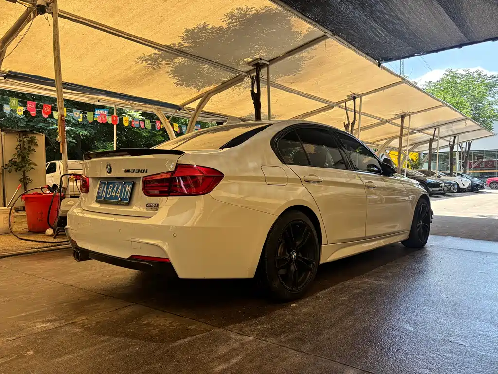 BMW 3 Series 2018 — фото 12