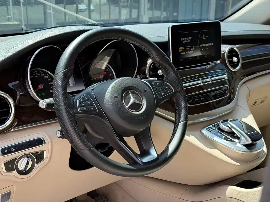 Mercedes-Benz V-Class 2020 — фото 6