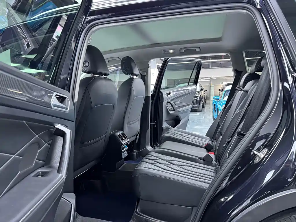 Volkswagen Tiguan L 2023 — фото 6