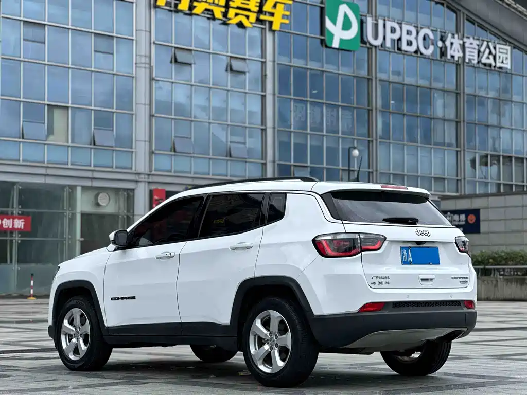 Jeep Compass 2017 — фото 4
