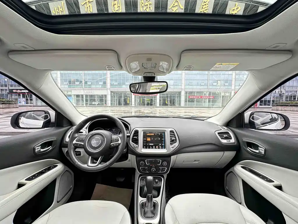 Jeep Compass 2017 — фото 15