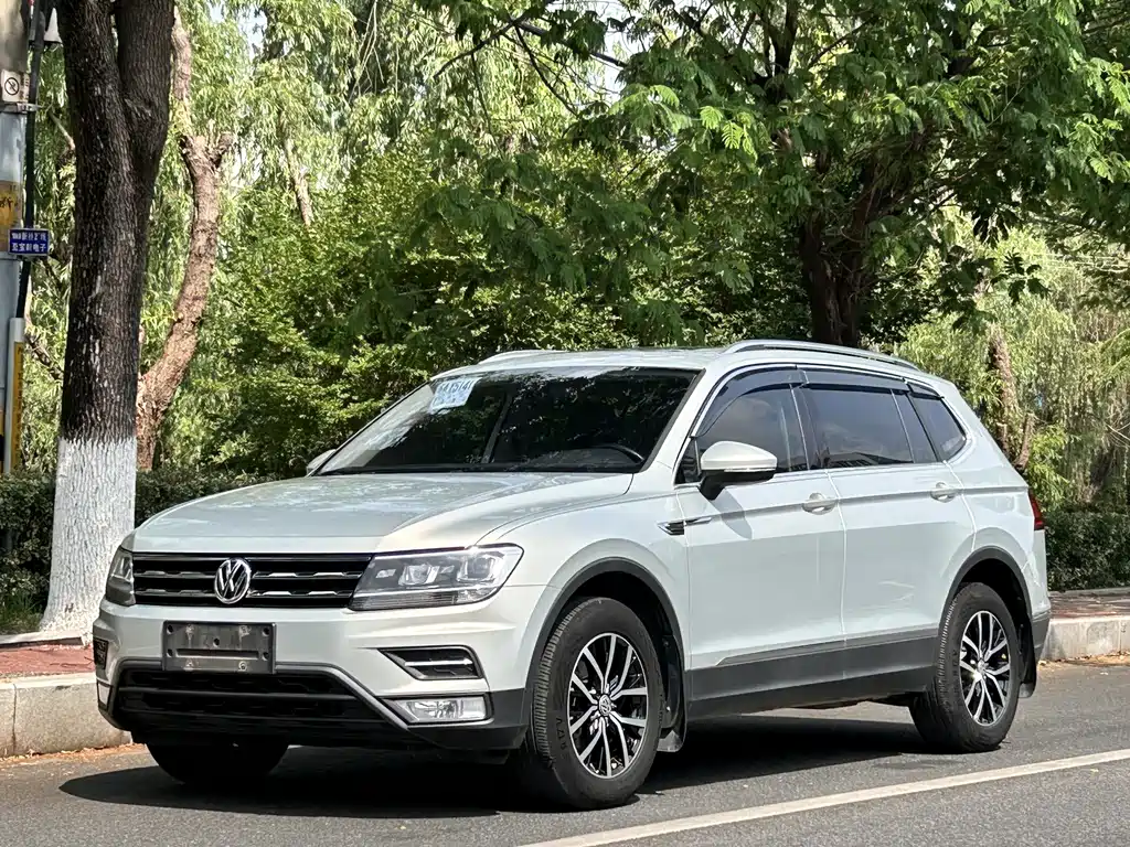 Volkswagen Tiguan L 2017 — фото 1