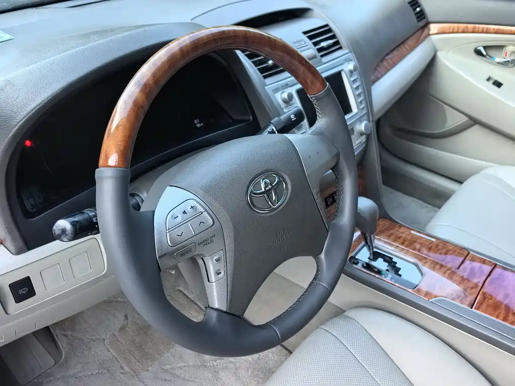 Toyota Camry 2008 — фото 10