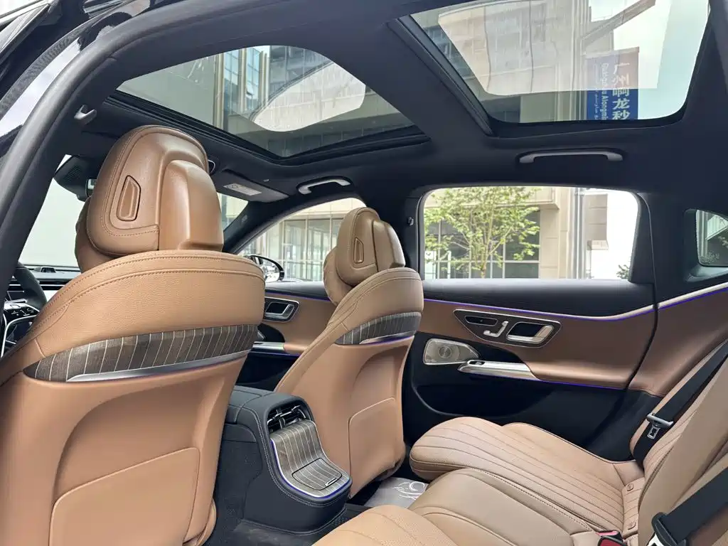 Mercedes-Benz E-Class 2025 — фото 10
