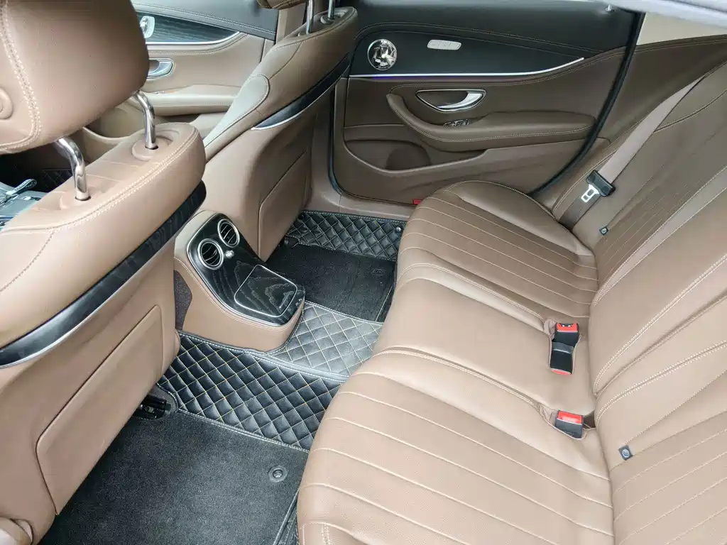 Mercedes-Benz E-Class 2023 — фото 10