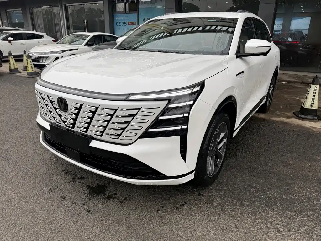 Changan CS75 PLUS — фото 1