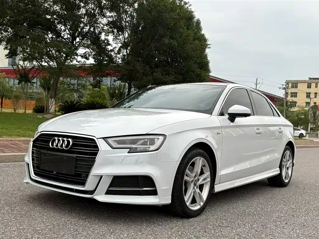 Audi A3 2019 — фото 2