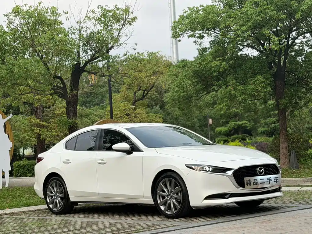 Mazda 3 Axela 2020 — фото 3