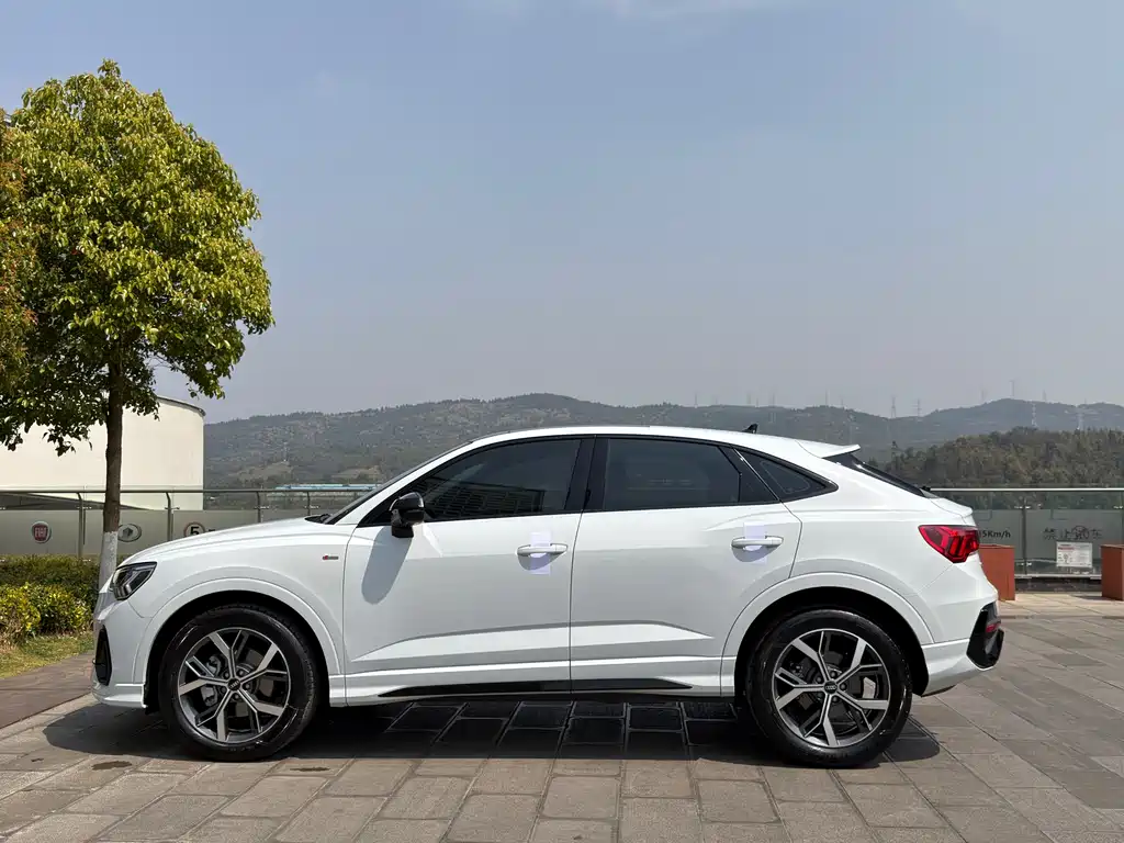 Audi Q3 Sportback 2022 — фото 10