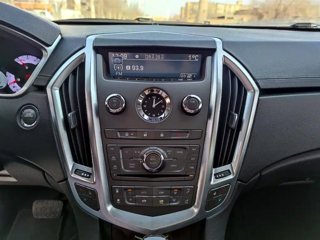 Cadillac SRX 2012 — фото 13