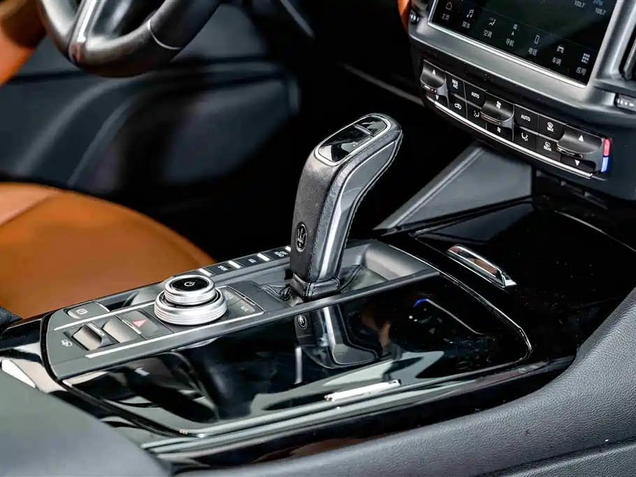 Maserati Levante 2021 — фото 18
