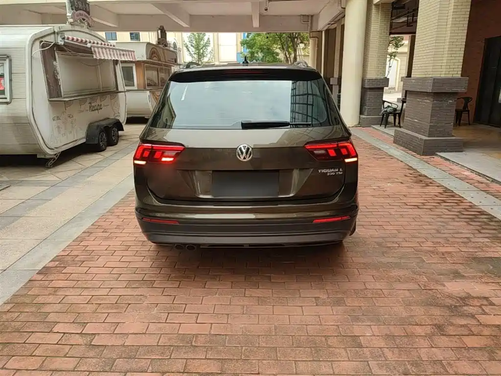 Volkswagen Tiguan L 2017 — фото 6
