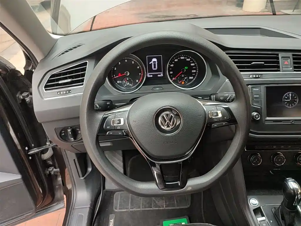 Volkswagen Tiguan L 2017 — фото 11