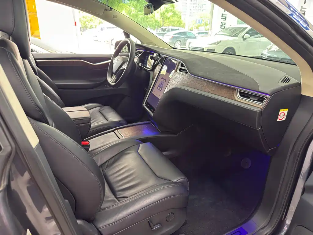 Tesla Model X 2017 — фото 19
