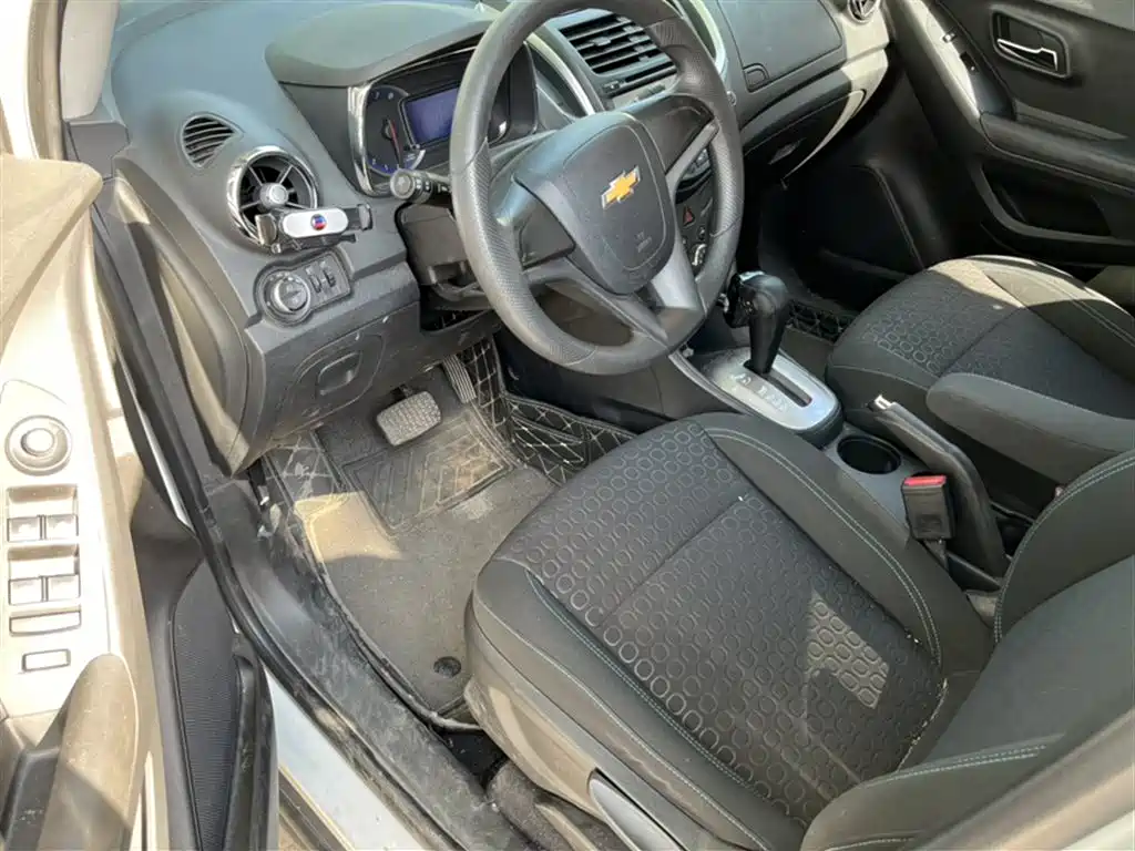 Chevrolet Trax 2015 — фото 12
