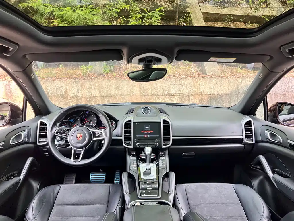 Porsche Cayenne 2017 — фото 10