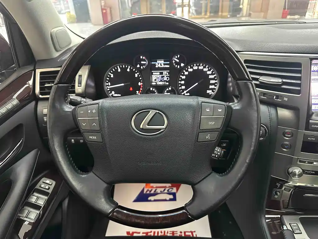 Lexus LX 2014 — фото 12