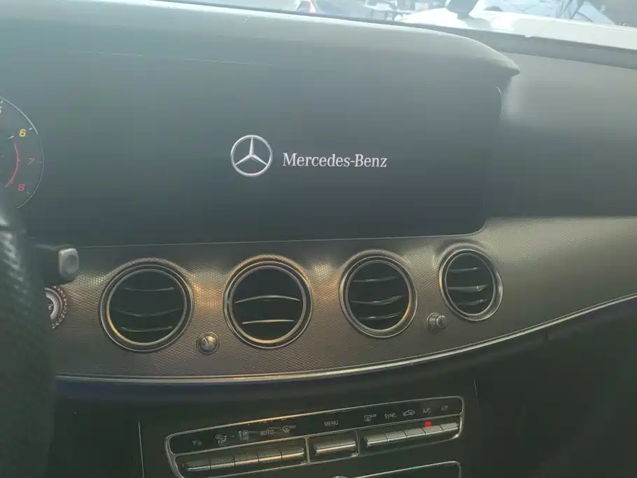 Mercedes-Benz E-Class 2019 — фото 13