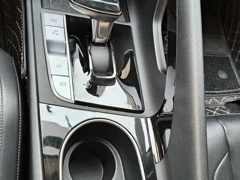 Hyundai Elantra 2022 — фото 25