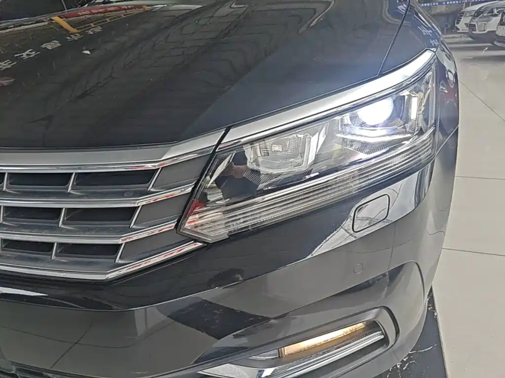 Volkswagen Passat 2017 — фото 24