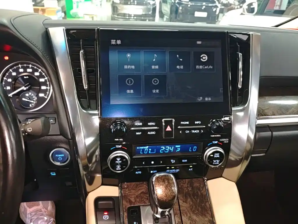 Toyota Vellfire 2021 — фото 13