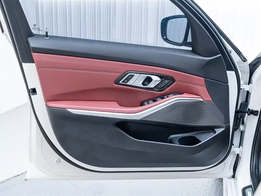 BMW 3 Series 2024 — фото 14