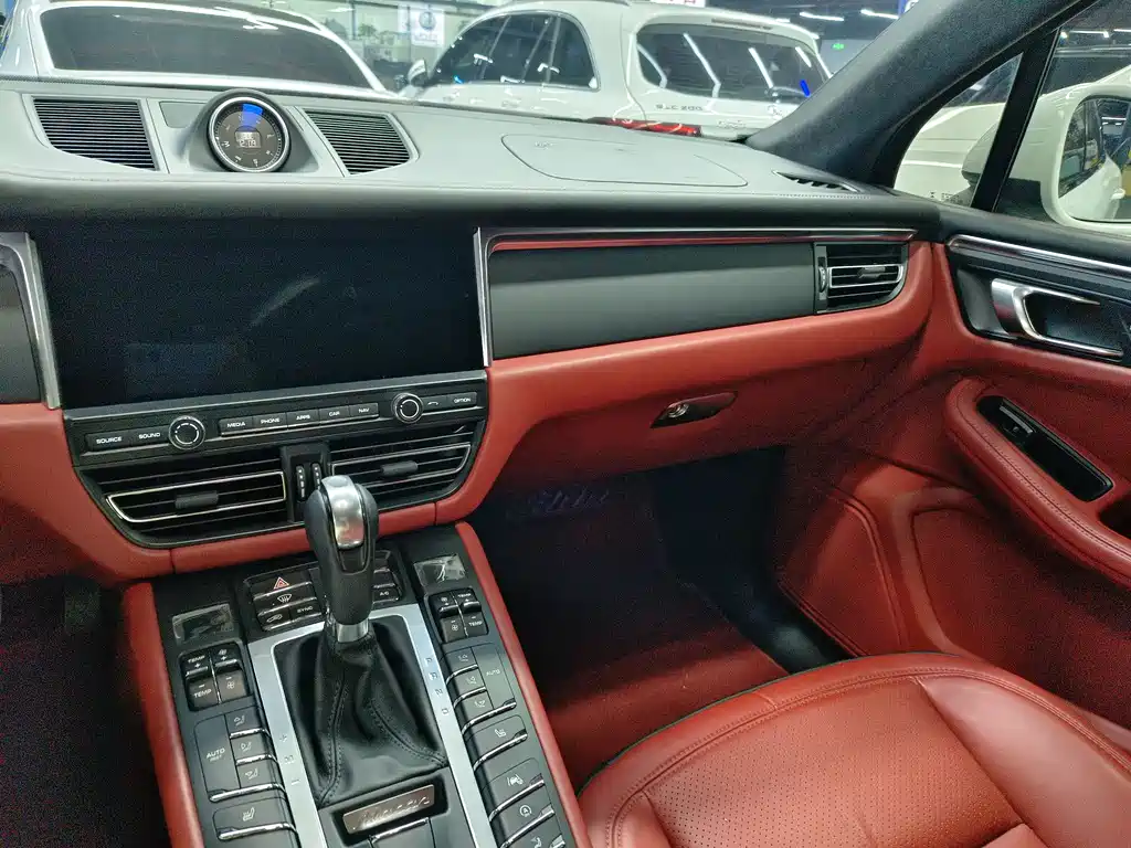 Porsche Macan 2020 — фото 10